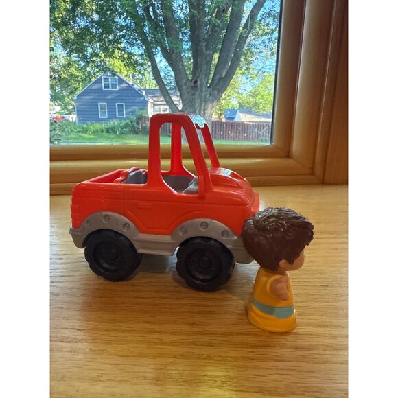 Fisher-Price Little People Red & Gray Smiling Vehicle With Figure - Picture 2 of 5